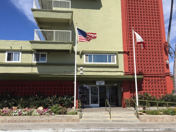 Surfer Beach Hotel Main image